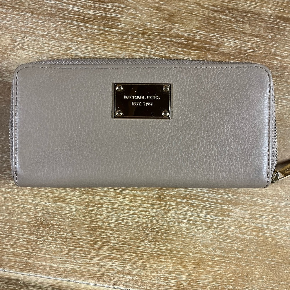 Michael Kors beige clutch/wallet